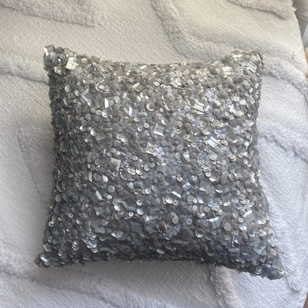 Decorative pillow with sequins 11/11 in